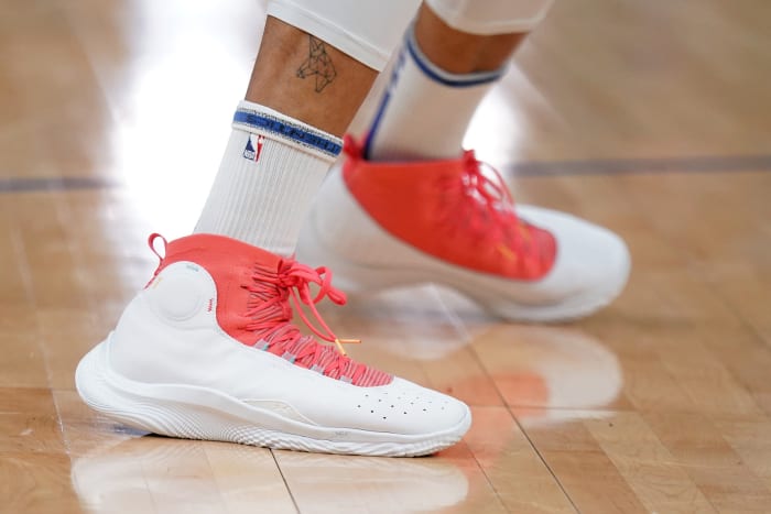 Stephen Curry wearing the Curry 4 FloTro